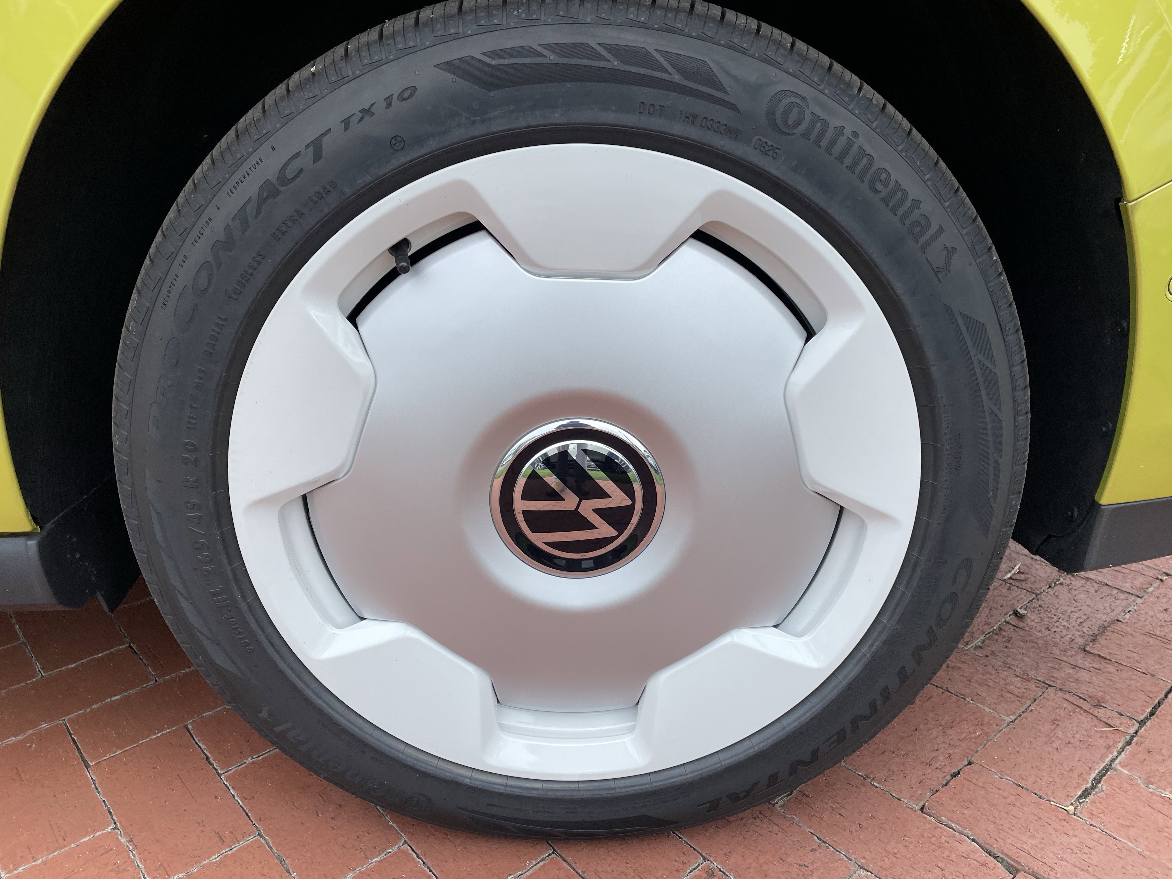 New 2025 Volkswagen ID. Buzz 1st Edition image 8