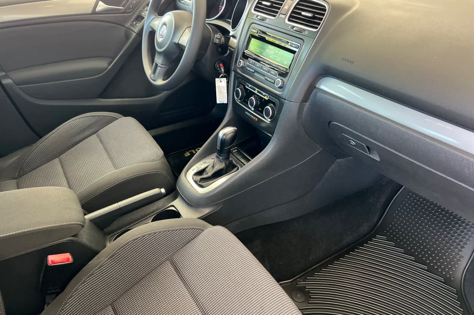 Used 2013 Volkswagen Golf 4-Door FWD image 17