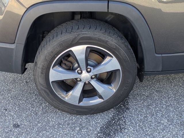 Used 2019 Jeep Cherokee Limited AWD/4WD image 11