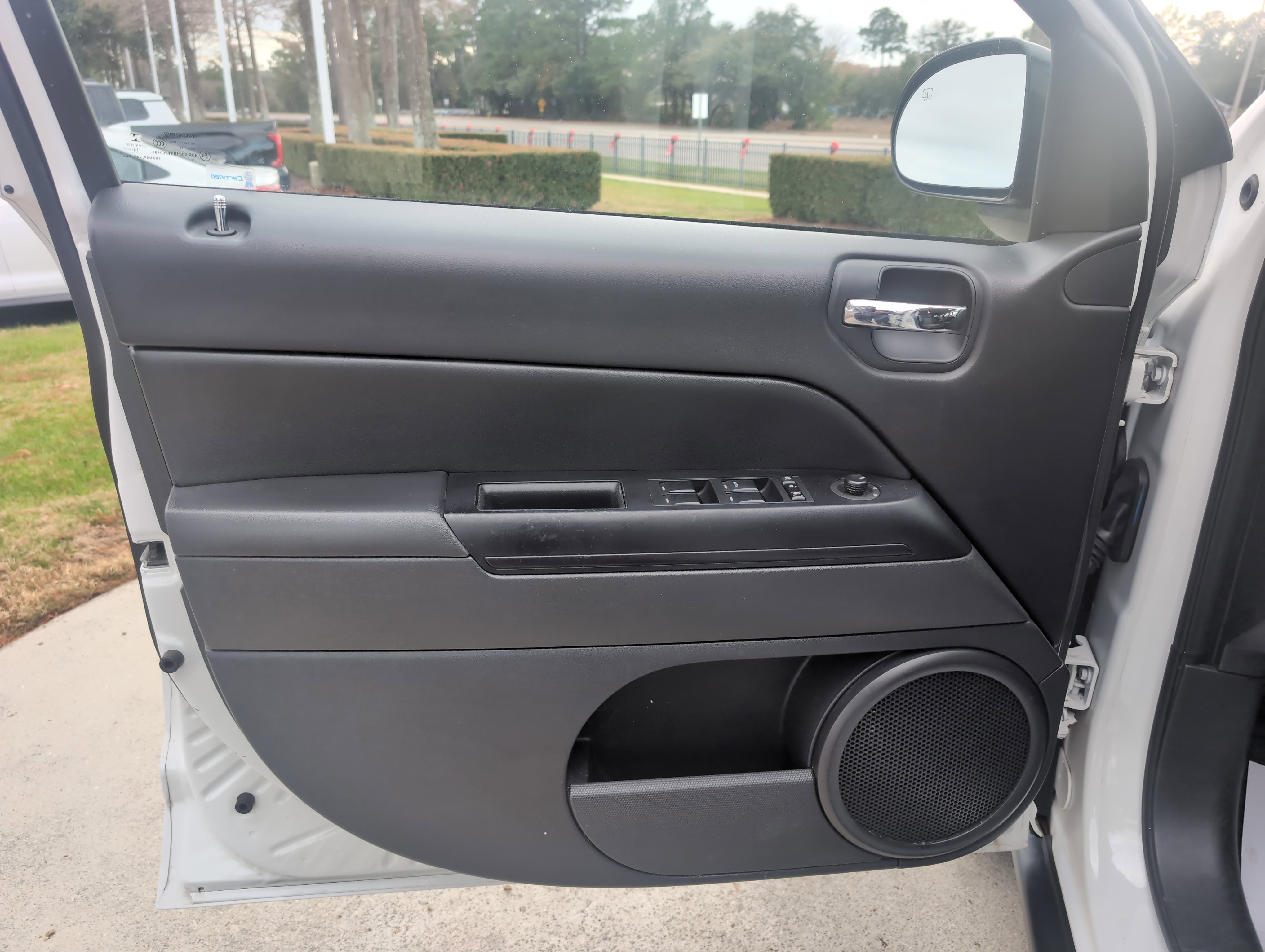 Used 2016 Jeep Compass Sport w/ Power Value Group image 14