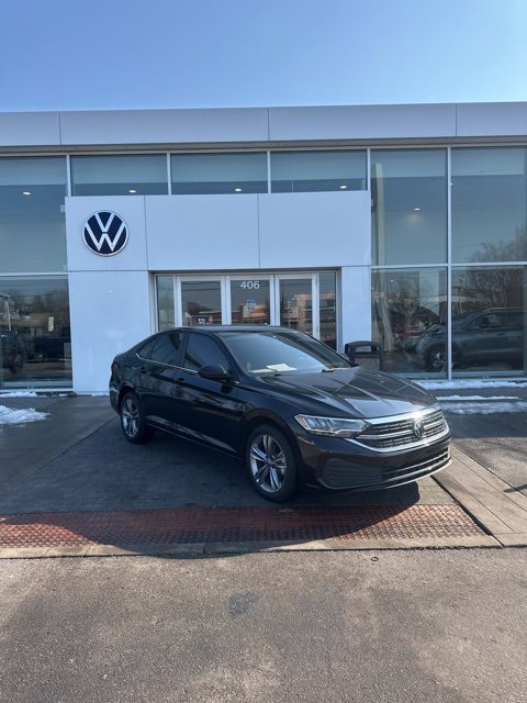 Certified 2024 Volkswagen Jetta SE w/ Panoramic Sunroof Package image 1