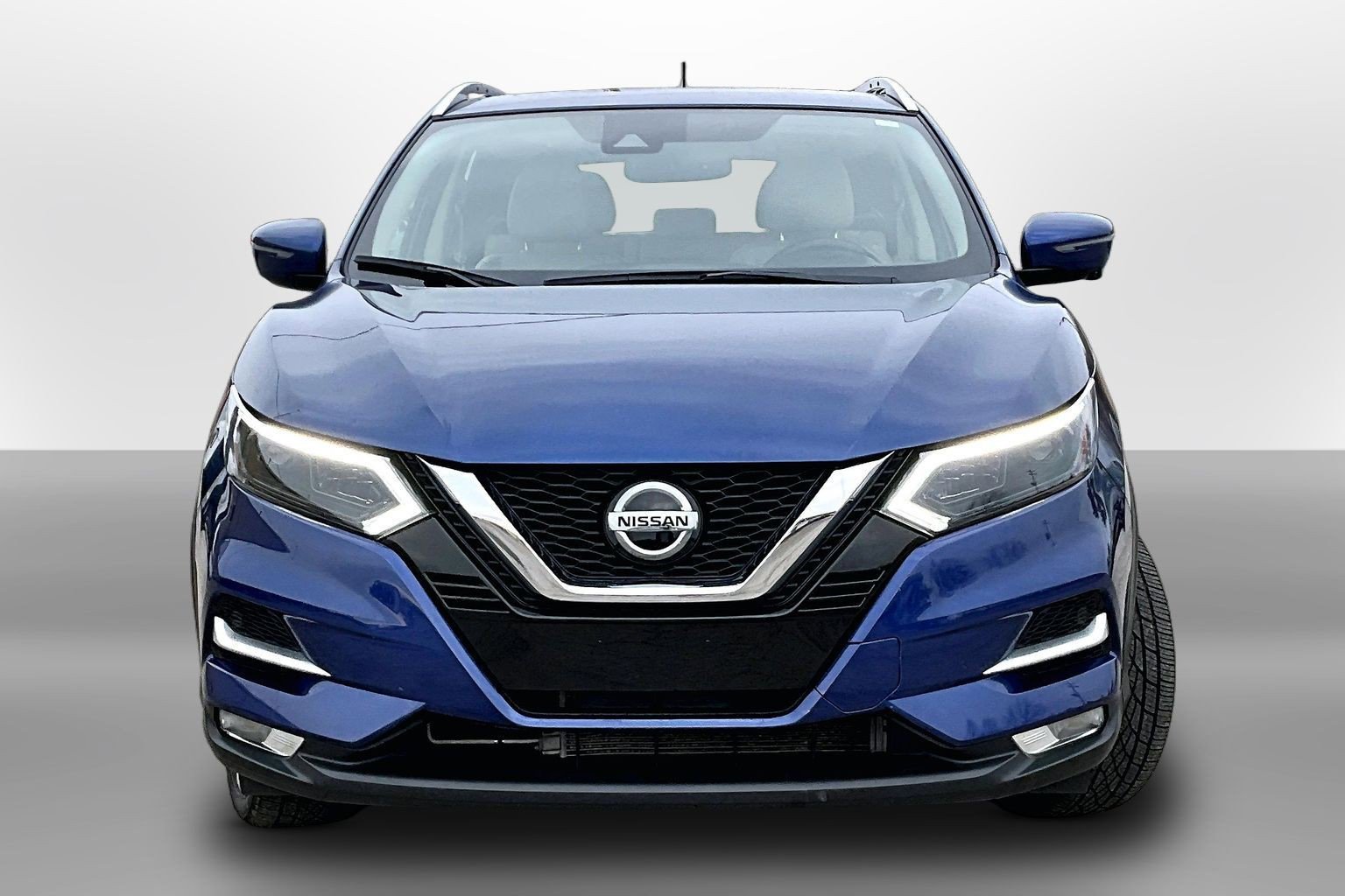 Used 2022 Nissan Rogue Sport SL w/ Premium Package image 3