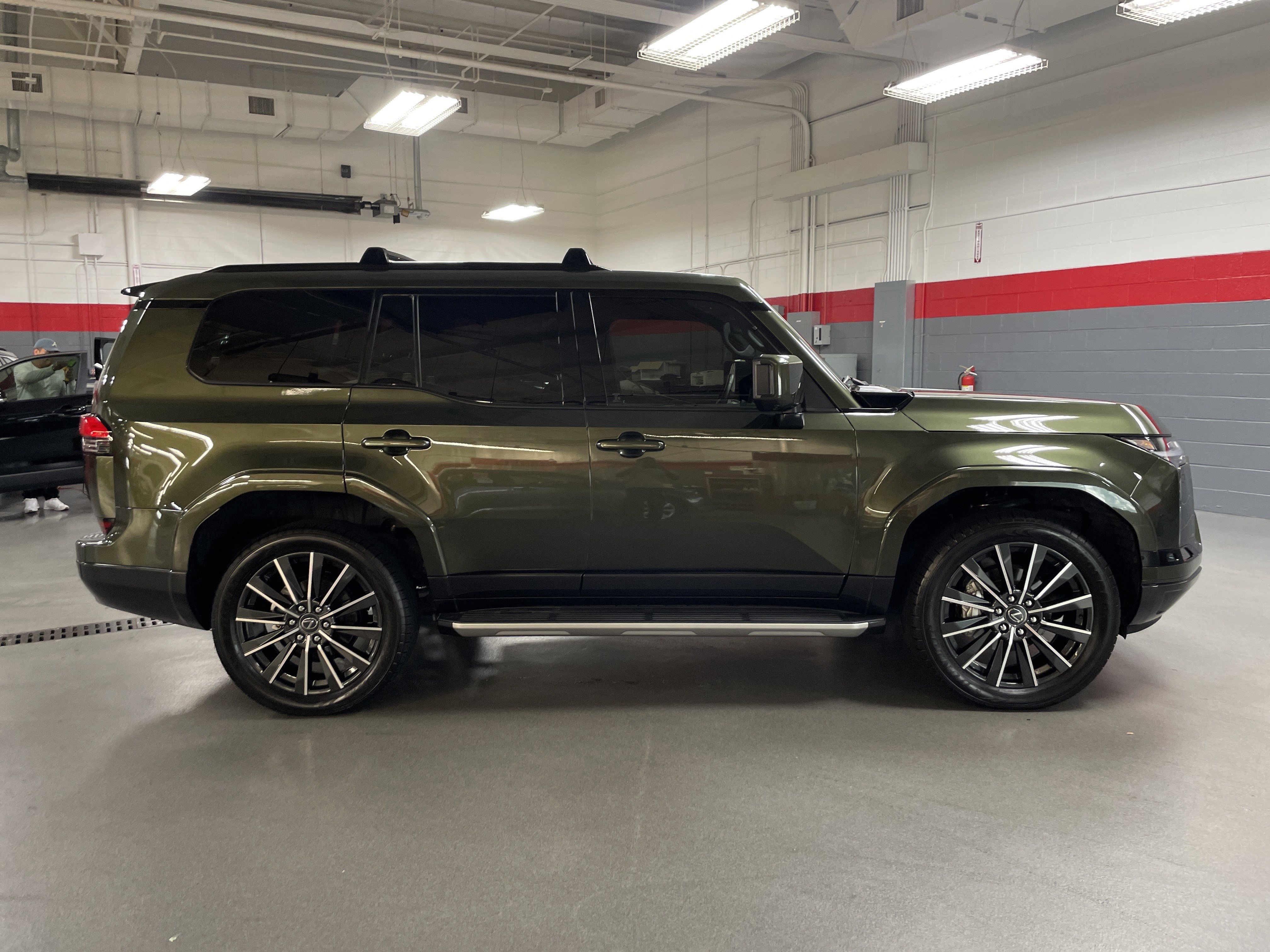 Used 2024 Lexus GX 550 w/ Cold Area Package AWD/4WD image 16