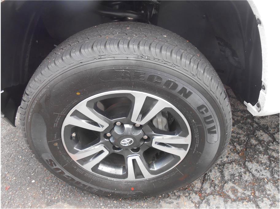 Used 2018 Toyota Tacoma TRD Sport image 21