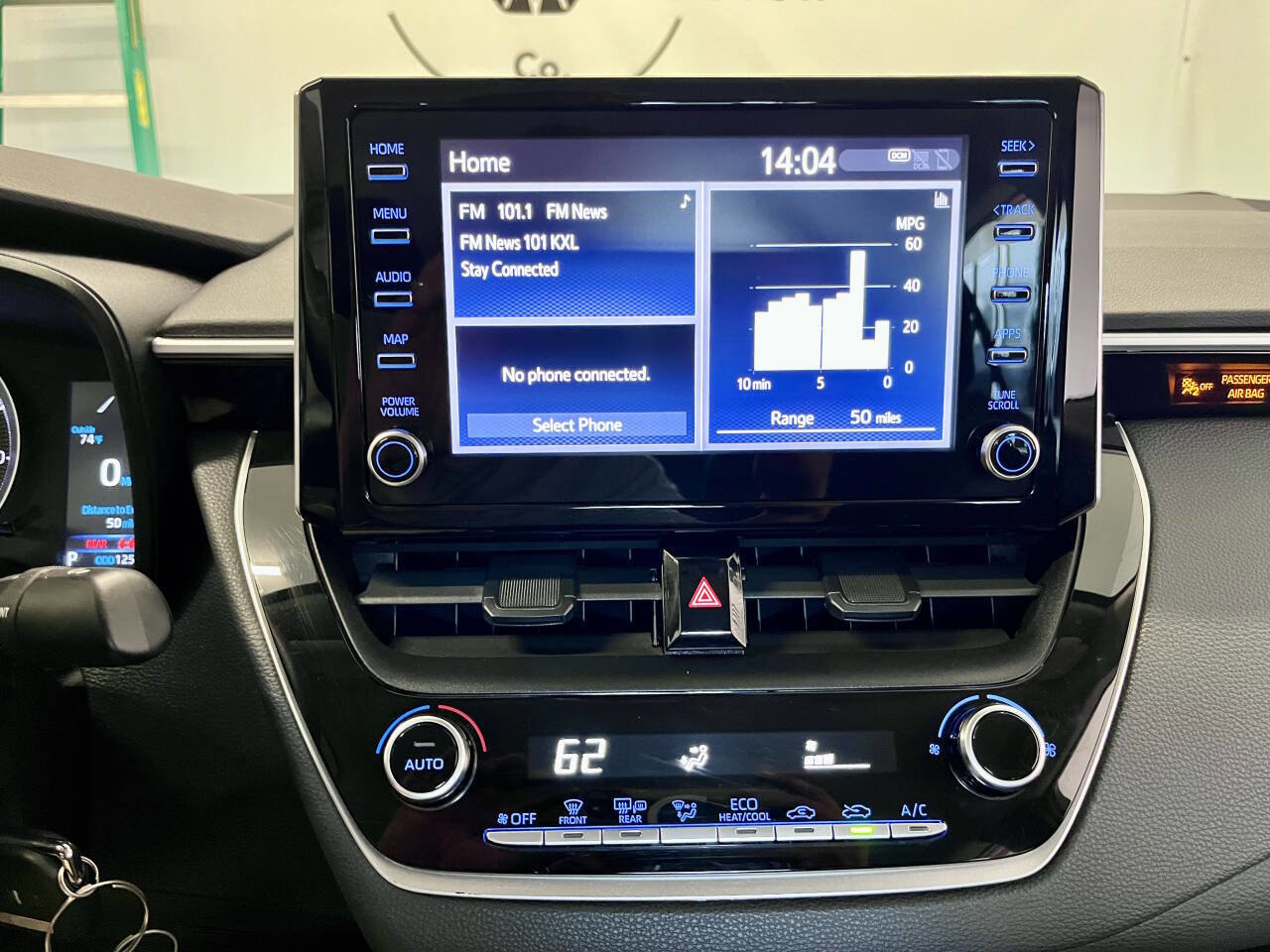 Used 2020 Toyota Corolla LE image 11