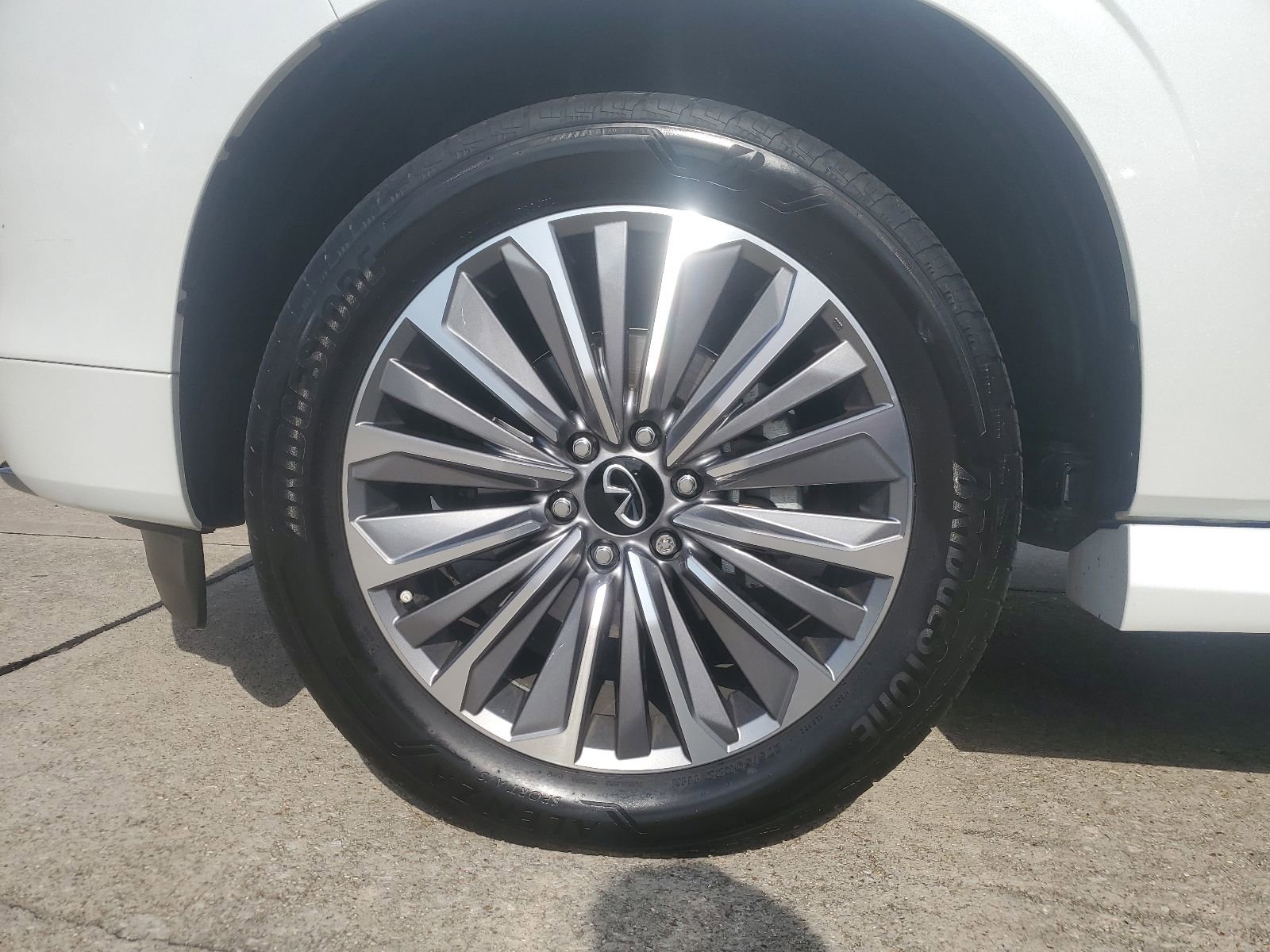 Used 2025 INFINITI QX80 Sensory AWD/4WD image 9
