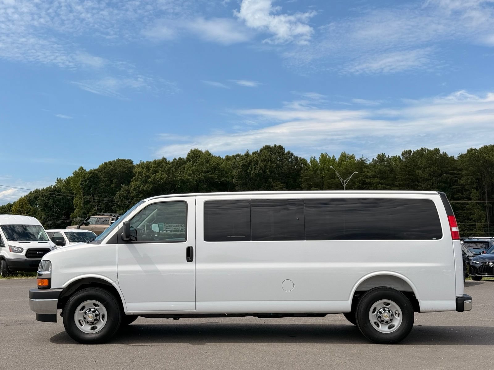 Used 2026 Chevrolet Express 3500 LT w/ LT Preferred Equipment Group RWD image 9