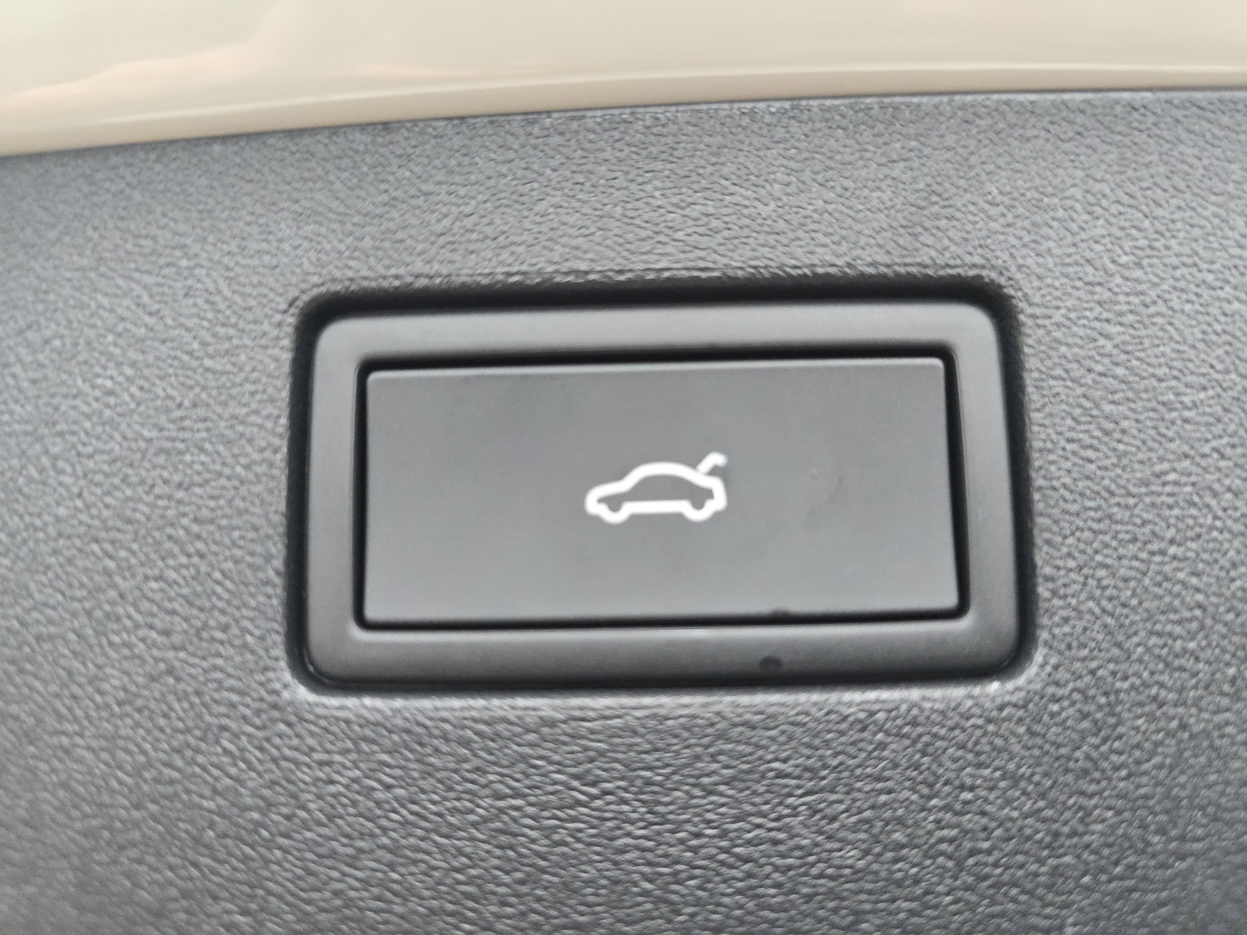 New 2026 Volkswagen Tiguan SE R-Line image 15