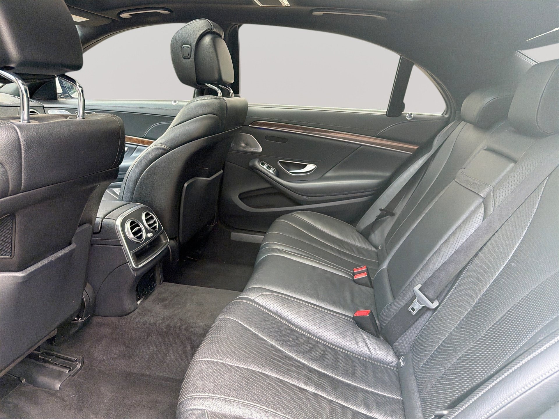 Used 2015 Mercedes-Benz S 550 4MATIC Sedan image 27