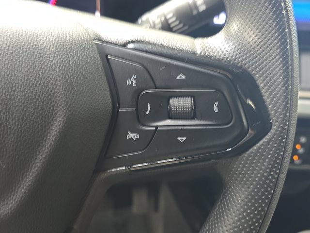 Used 2025 Chevrolet Trax LT FWD image 19