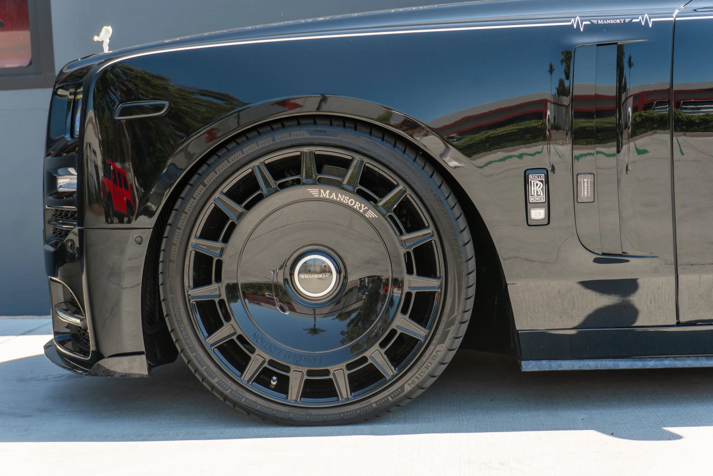 Used 2024 Rolls-Royce Phantom Sedan w/ The Phantom Package RWD image 20