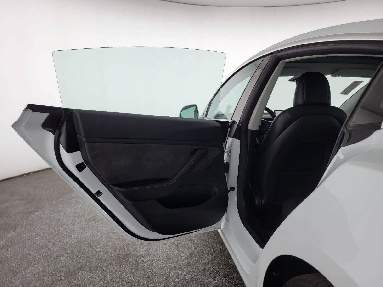 Used 2018 Tesla Model 3 Long Range RWD image 15