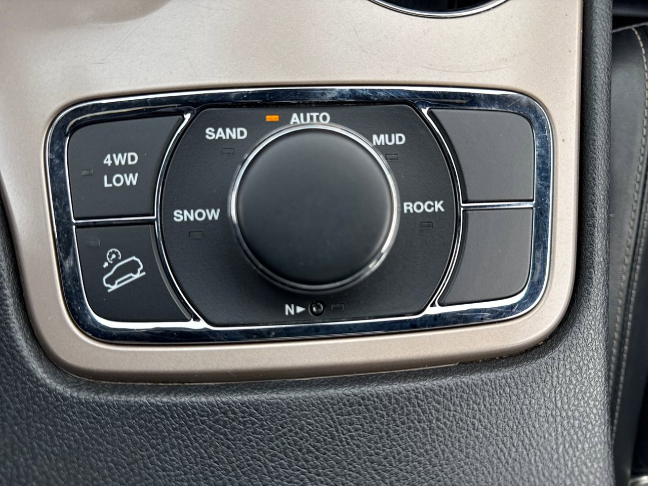 Used 2015 Jeep Grand Cherokee Limited image 23