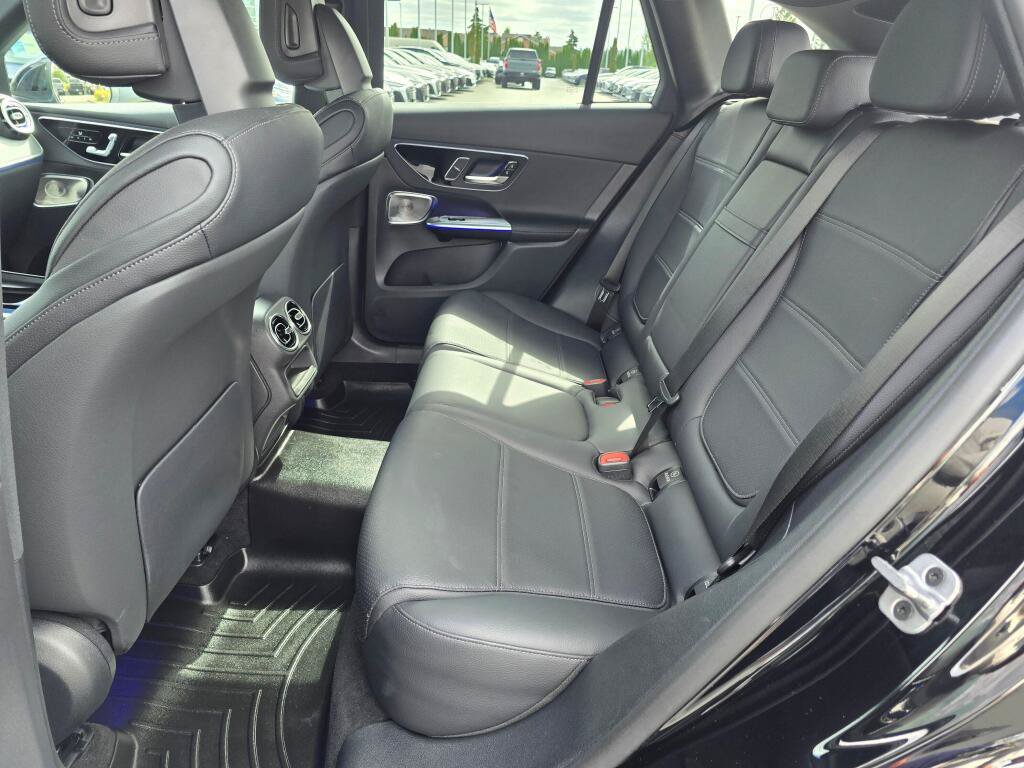 Used 2025 Mercedes-Benz GLC 300 4MATIC image 18