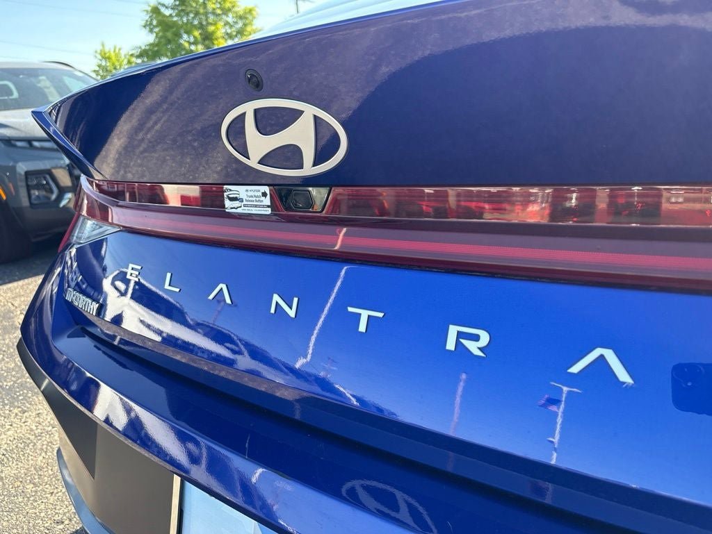 Certified 2025 Hyundai Elantra SEL FWD image 10