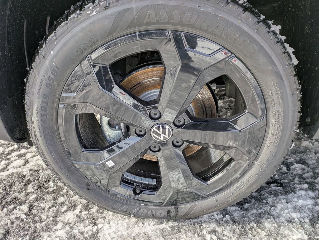 New 2026 Volkswagen Taos SE AWD/4WD image 9