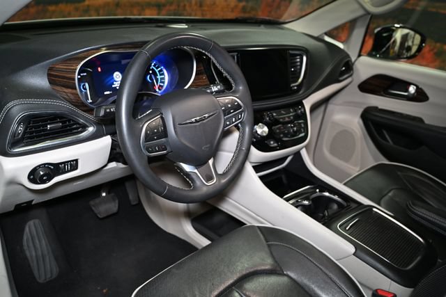 Used 2023 Chrysler Pacifica Limited FWD image 22