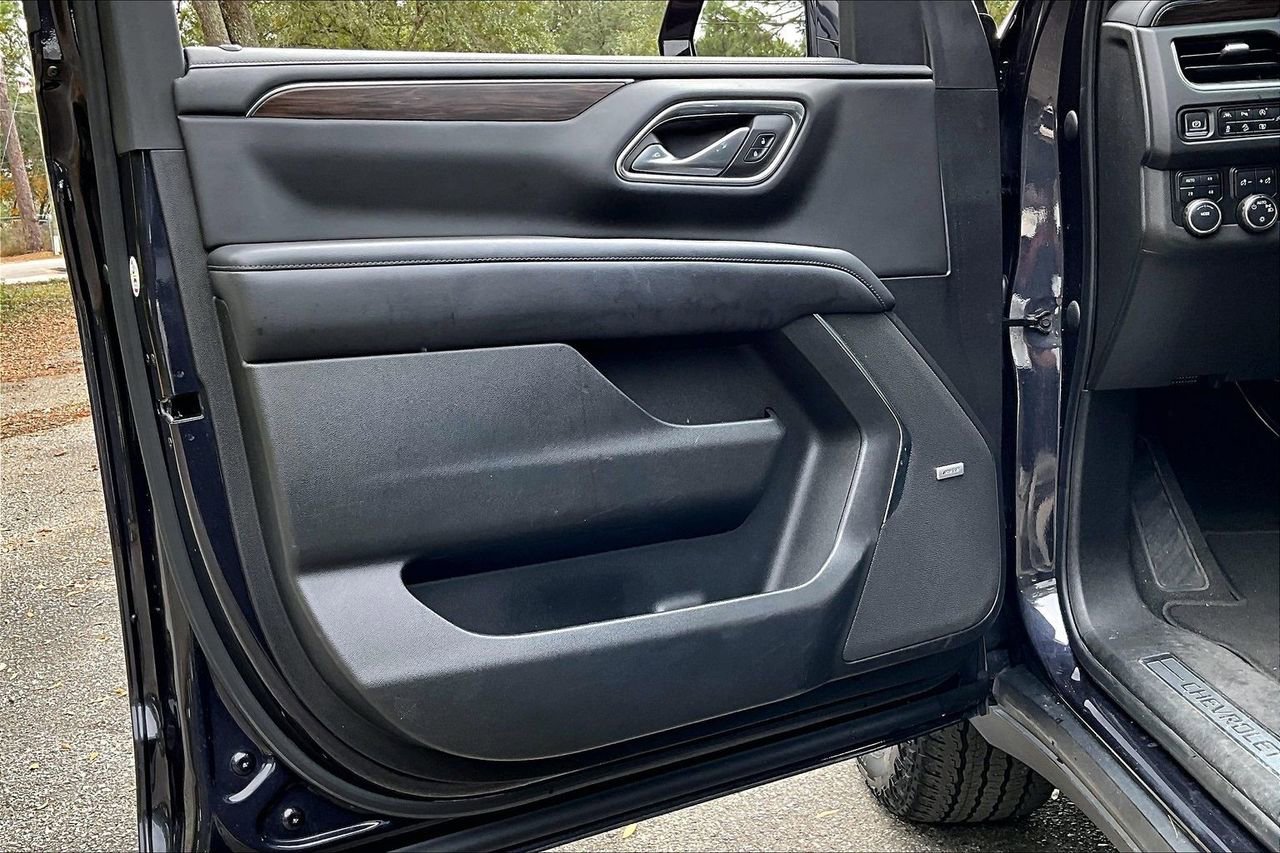 Used 2022 Chevrolet Tahoe Z71 w/ Luxury Package image 17