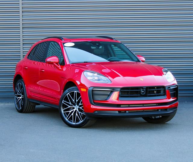 Certified 2025 Porsche Macan image 9
