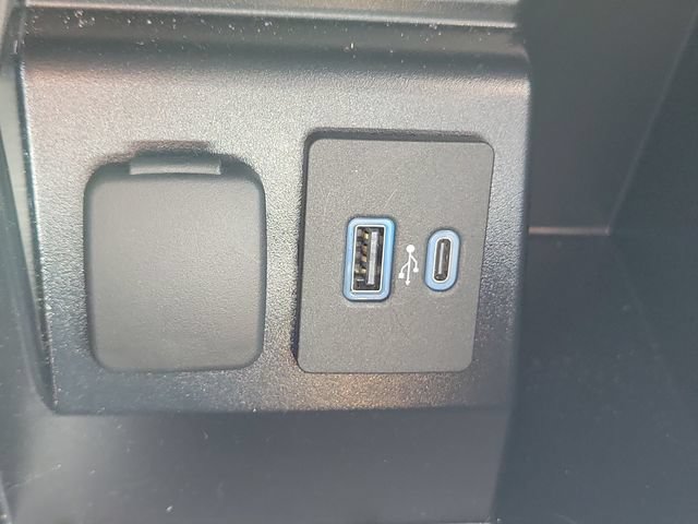 Used 2022 Ford Explorer XLT w/ Equipment Group 202A RWD image 34