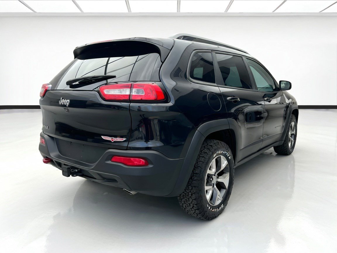 Used 2016 Jeep Cherokee Trailhawk w/ Leather Interior Group AWD/4WD image 4