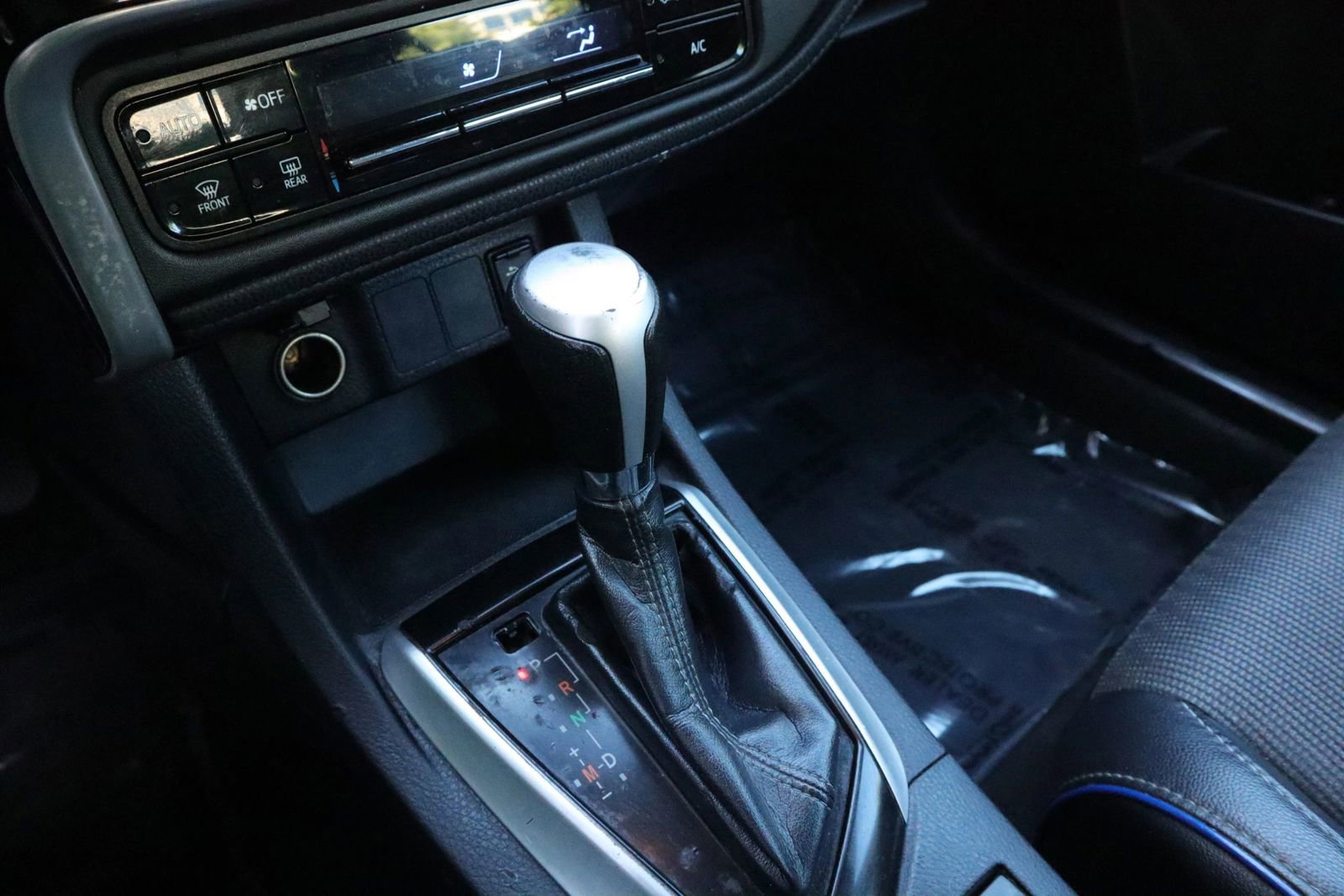 Used 2018 Toyota Corolla SE w/ SE Premium Package FWD image 36