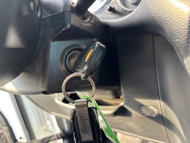 Used 2018 Jeep Wrangler Unlimited Sahara w/ Connectivity Group image 16