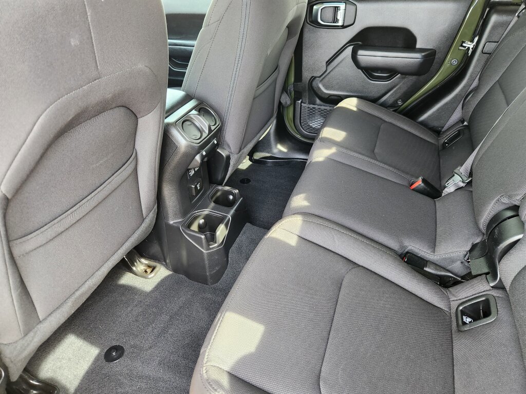 Used 2023 Jeep Gladiator Willys AWD/4WD image 9