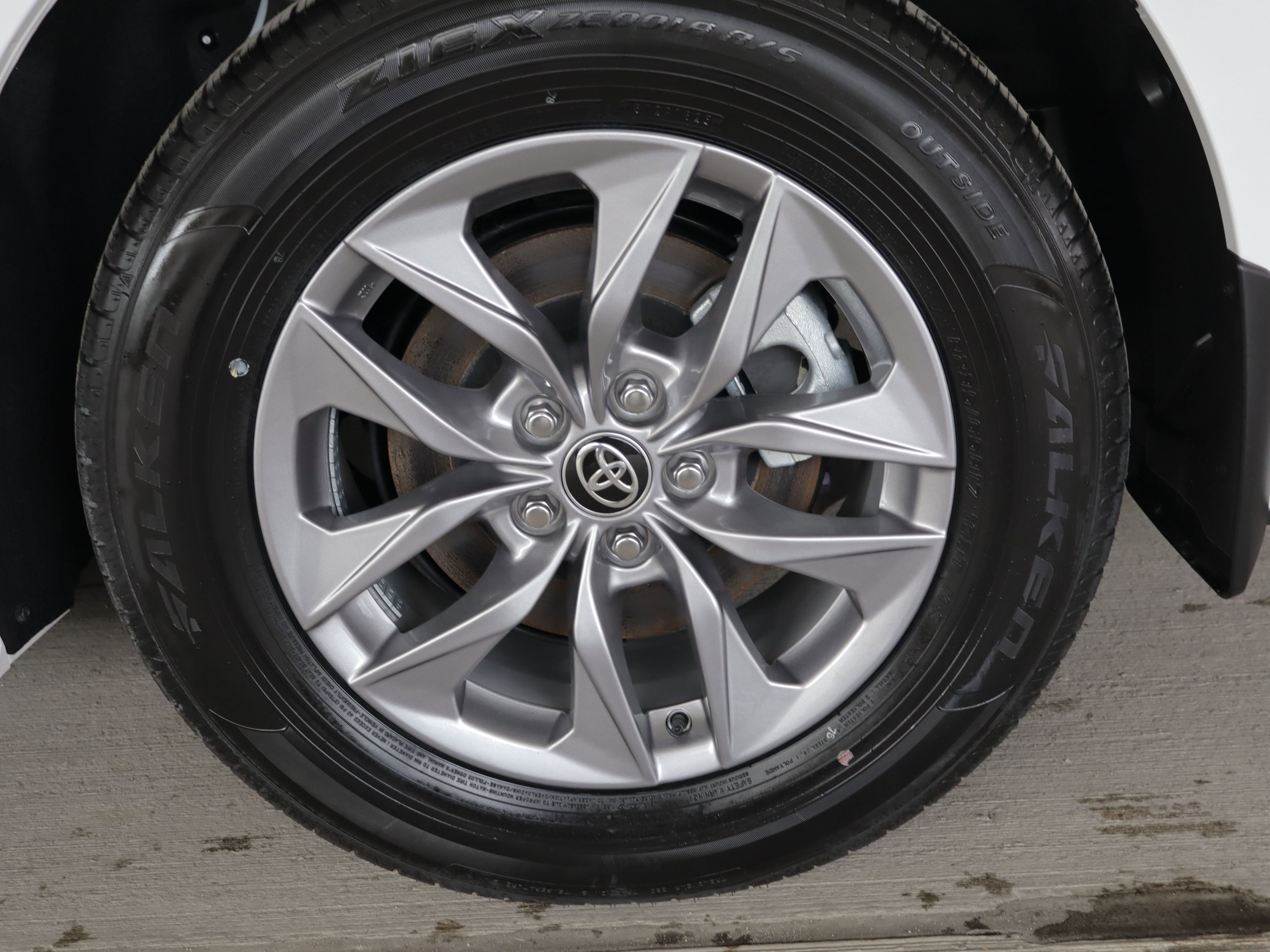 Used 2025 Toyota Sienna LE image 26