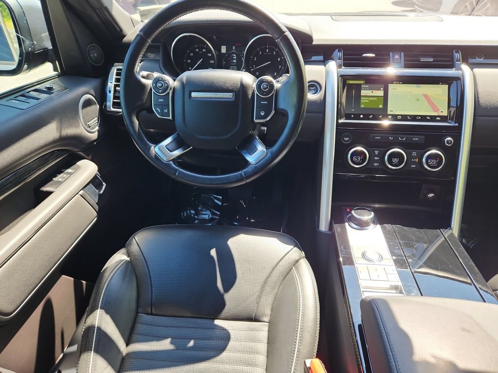 Used 2017 Land Rover Discovery HSE AWD/4WD image 4