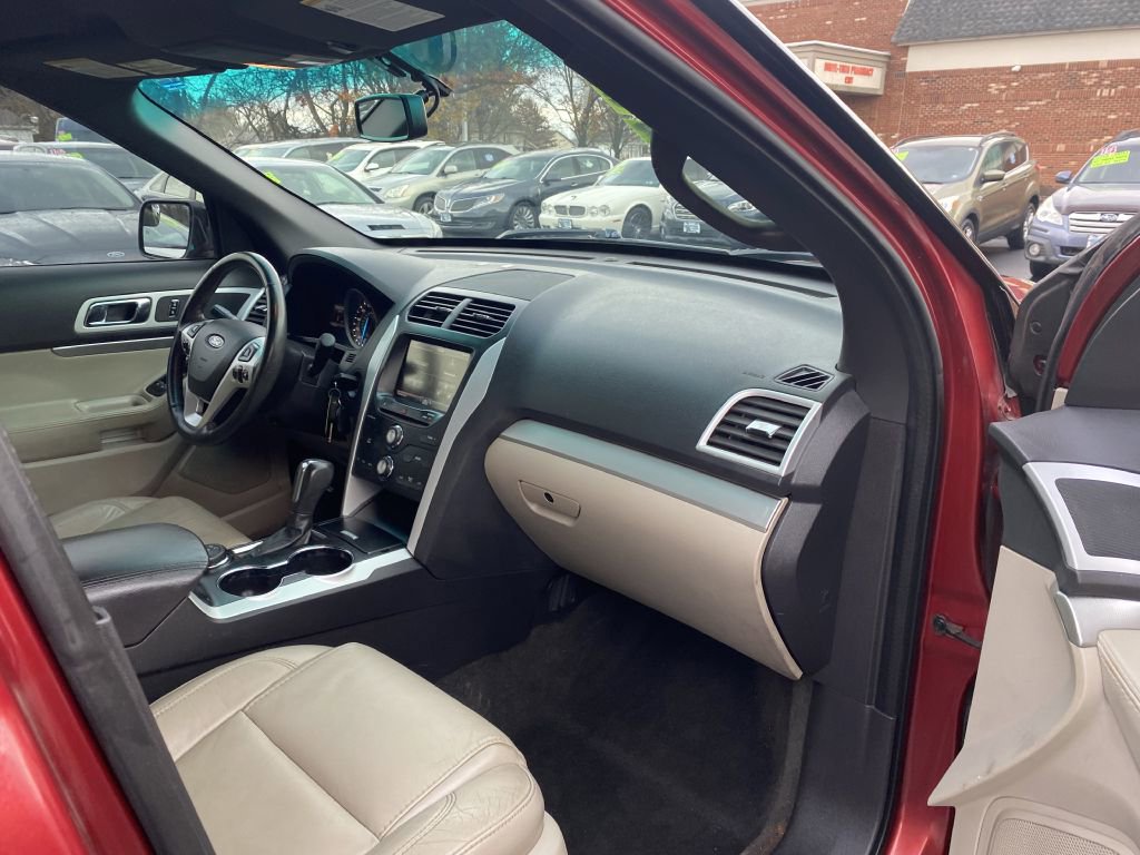 Used 2015 Ford Explorer XLT w/ Equipment Group 202A image 14