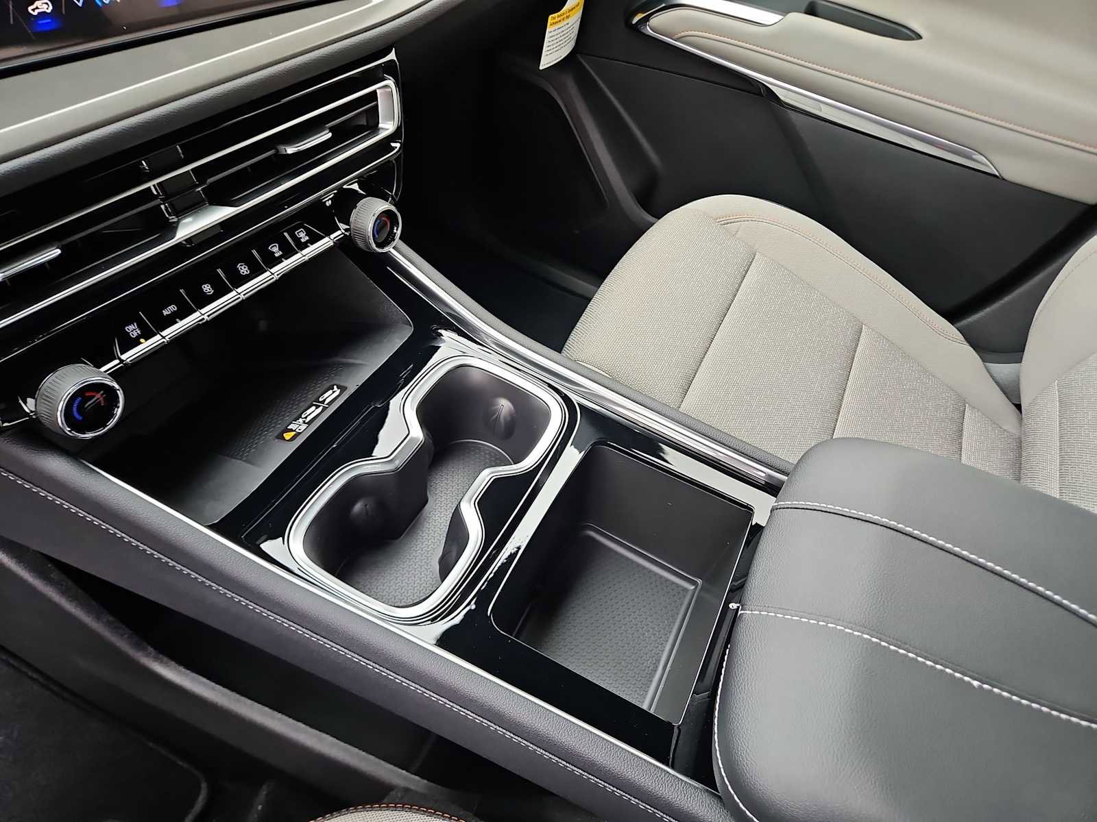 New 2026 Chevrolet Traverse LT w/ Driver Confidence Package image 20