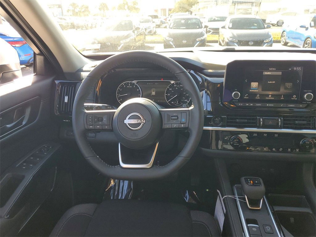 New 2025 Nissan Pathfinder SV image 8