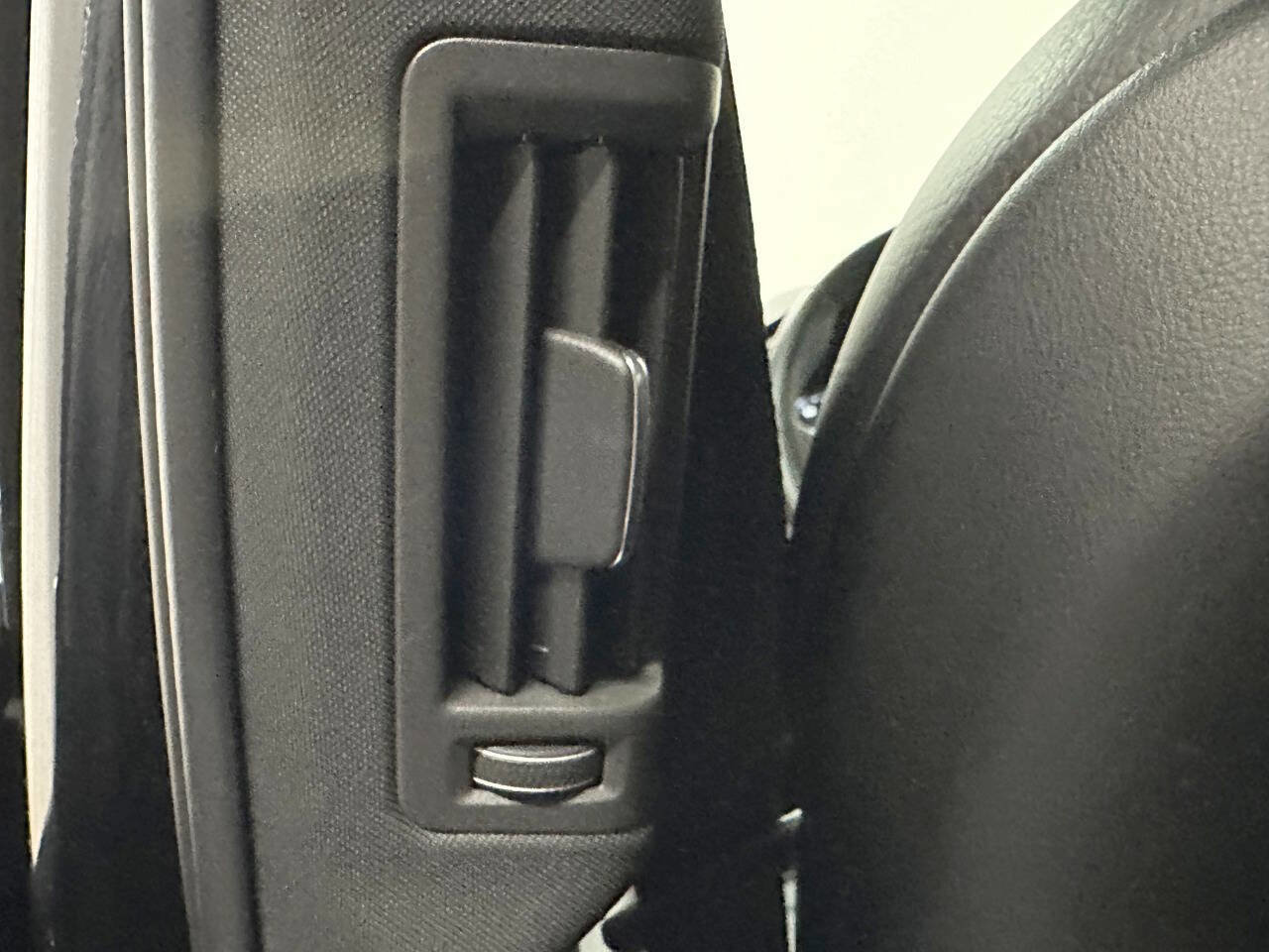 Used 2016 Volvo XC90 T5 Momentum image 24