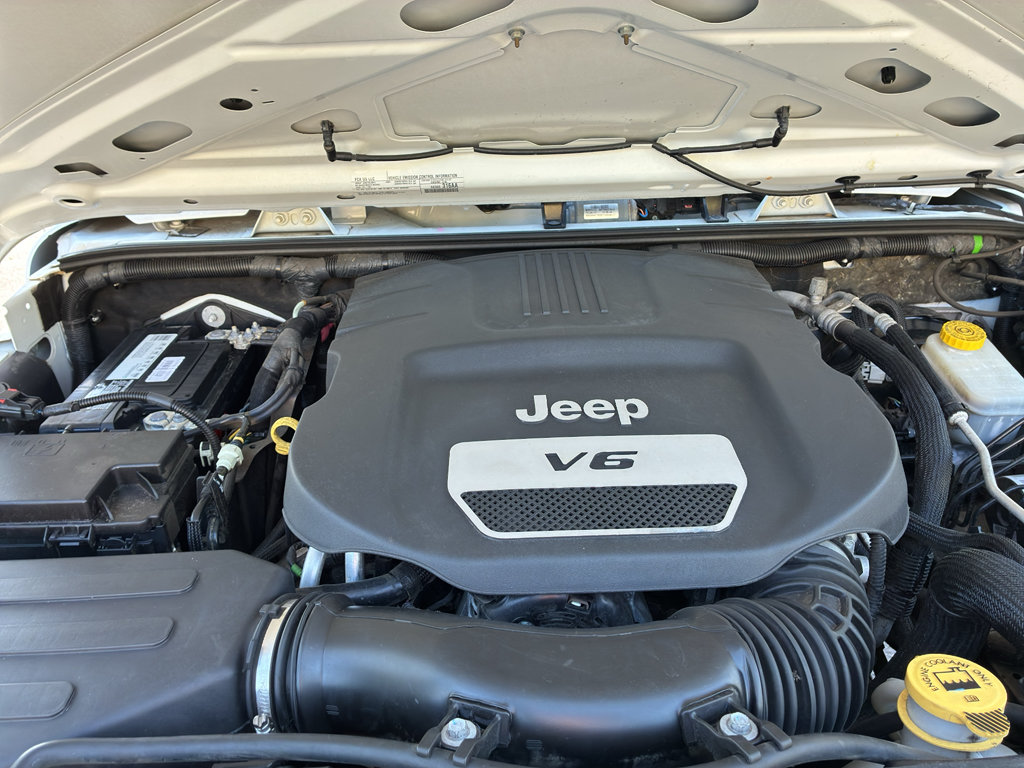 Used 2018 Jeep Wrangler Unlimited Sport w/ Connectivity Group AWD/4WD image 14