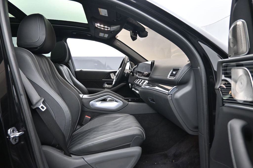 Used 2024 Mercedes-Benz Maybach GLS 600 4MATIC image 32