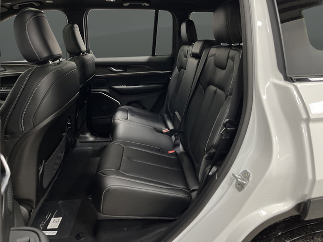 New 2025 Jeep Grand Cherokee Limited w/ Black Appearance Package AWD/4WD image 30