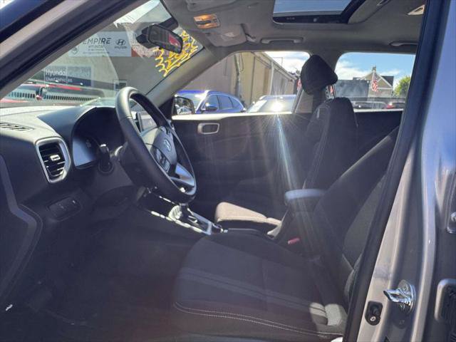 Used 2024 Hyundai Venue SEL FWD image 17