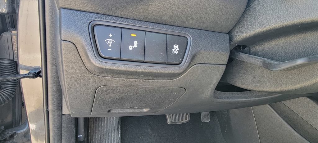 Used 2024 Kia Forte LXS w/ LXS Technology Package FWD image 11