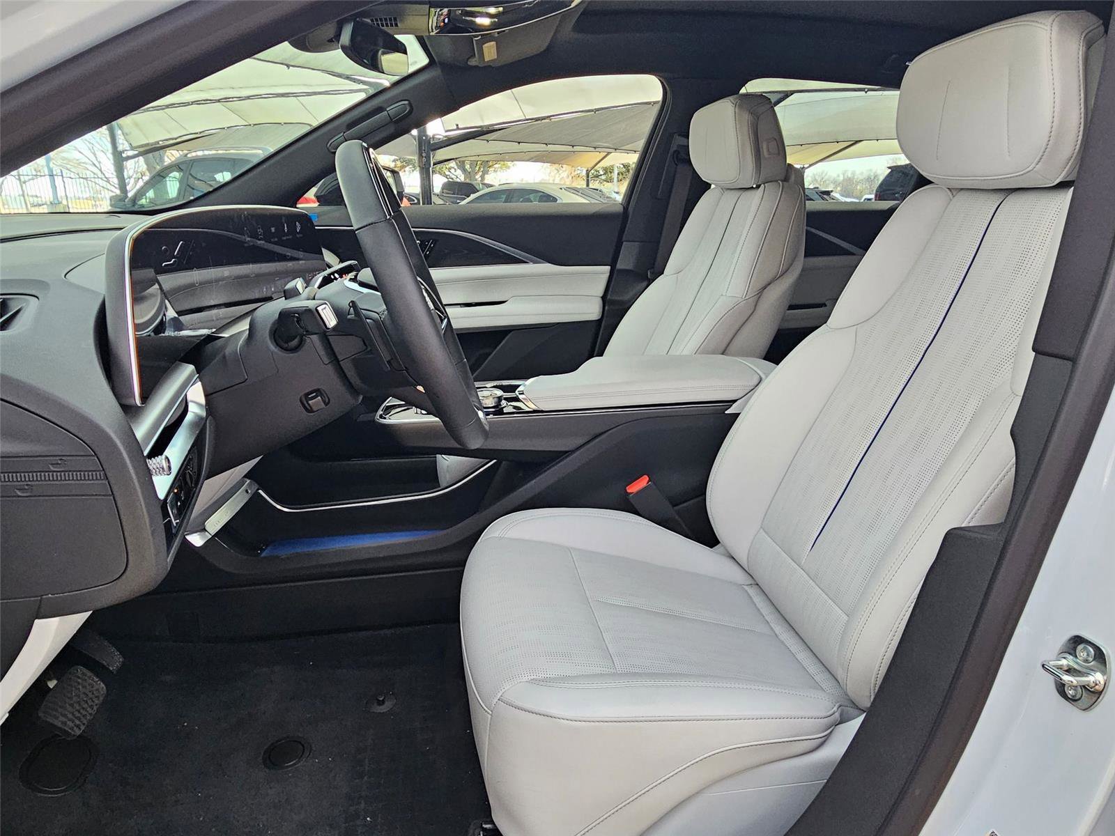 New 2026 Cadillac Lyriq Luxury w/ LPO, Floor Liner Package AWD/4WD image 21