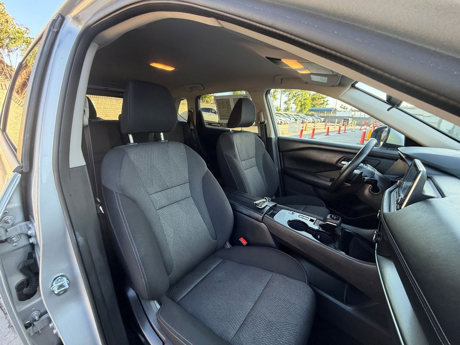 Used 2025 Nissan Rogue SV FWD image 38