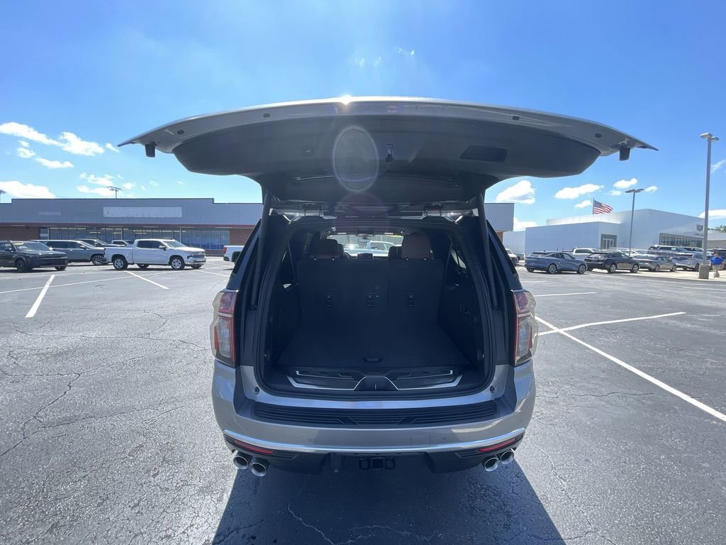 Used 2022 Chevrolet Suburban High Country w/ LPO, Illumination Package AWD/4WD image 26