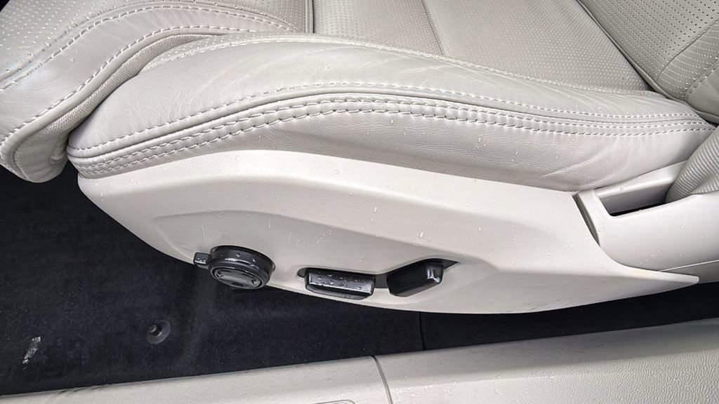 Certified 2024 Volvo XC60 T8 Ultimate w/ Climate Package image 25