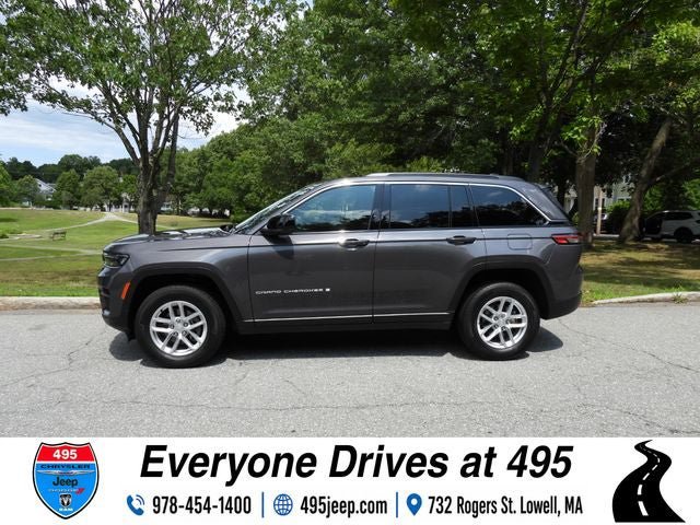Used 2025 Jeep Grand Cherokee Laredo X AWD/4WD image 2