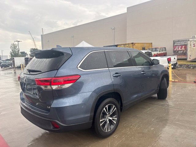 Used 2019 Toyota Highlander Plus FWD image 3
