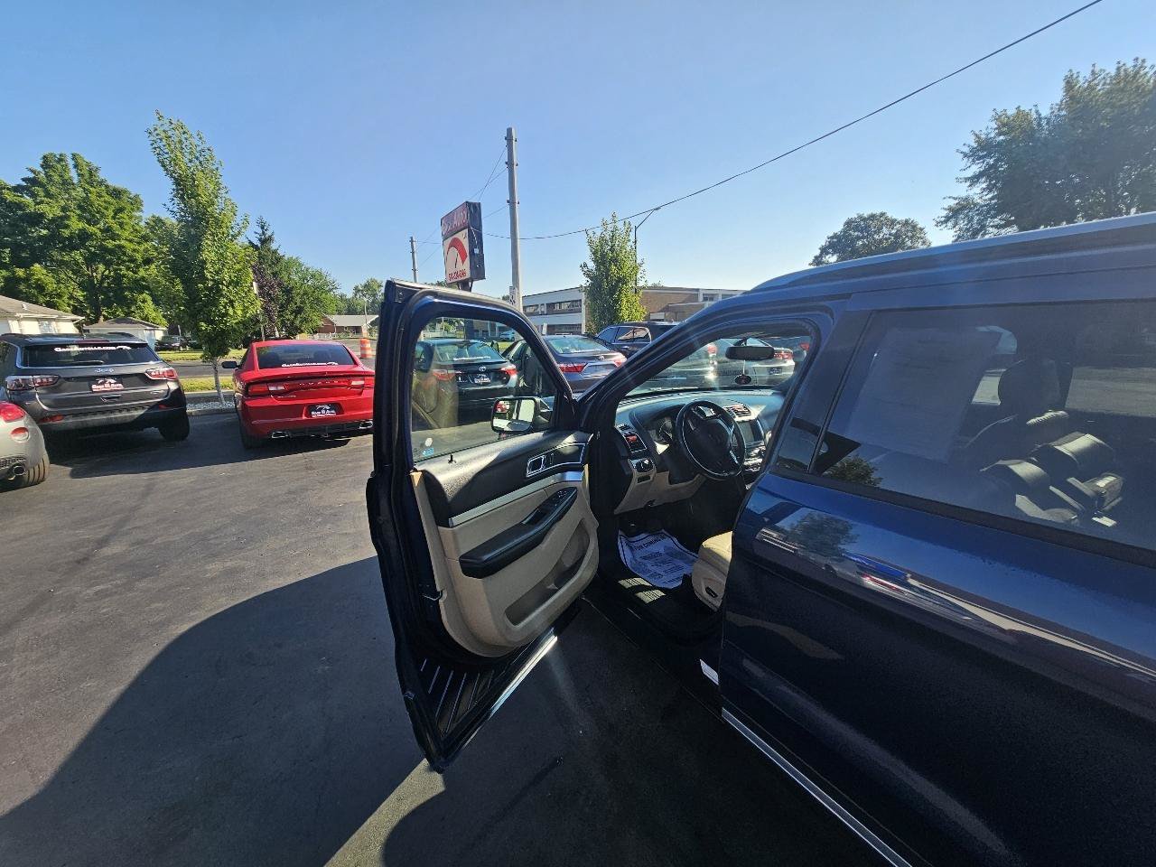 Used 2016 Ford Explorer XLT w/ Equipment Group 202A AWD/4WD image 18