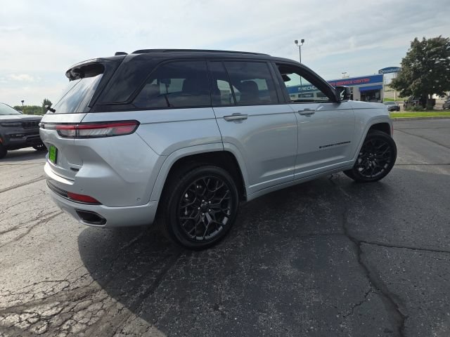 Used 2025 Jeep Grand Cherokee Summit AWD/4WD image 8