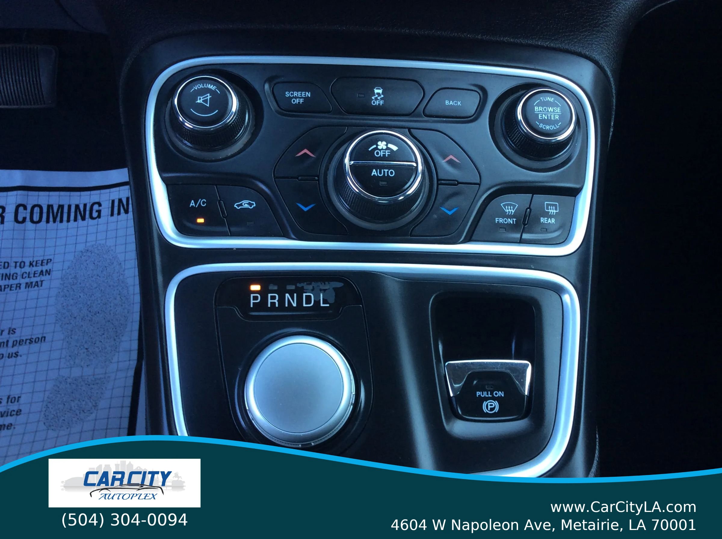 Used 2017 Chrysler 200 Limited Platinum w/ Comfort & Convenience Group image 9