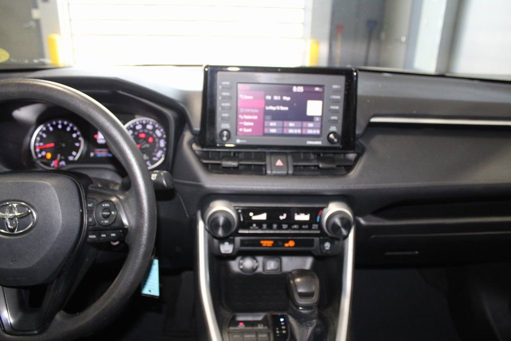 Used 2021 Toyota RAV4 LE image 21