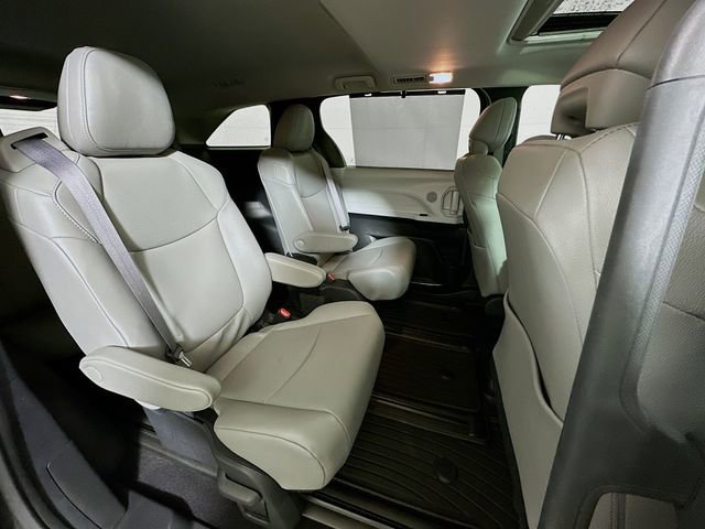 Used 2025 Toyota Sienna XLE image 28